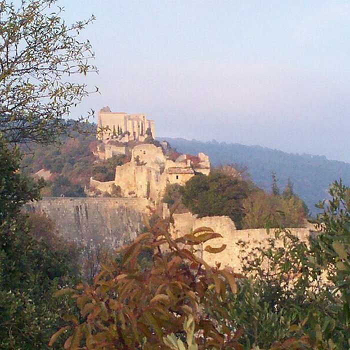 Photo de Ruine du Château de Saint-Saturnin-lès-Apt
