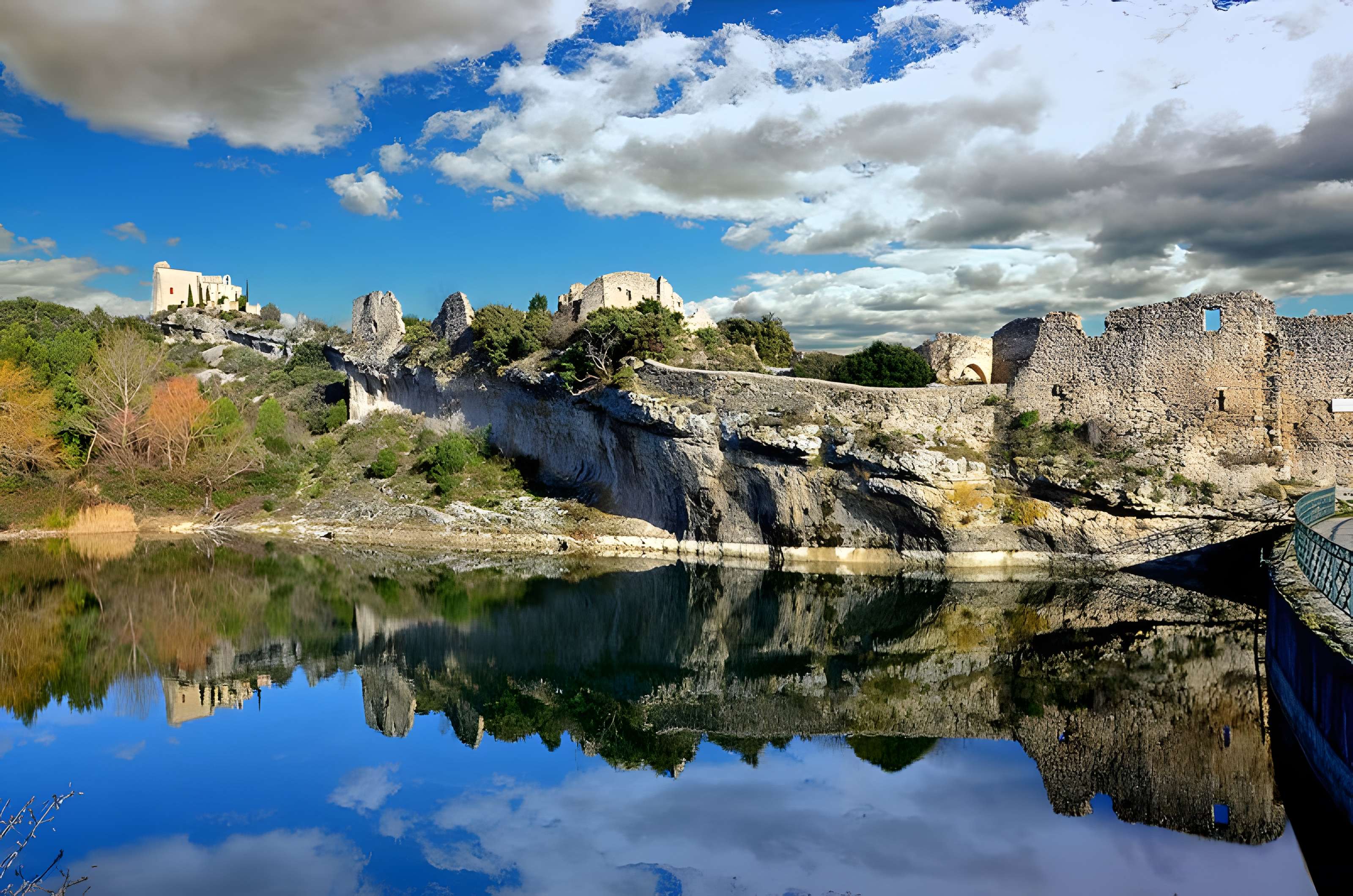 Ruine du Château de Saint-Saturnin-lès-Apt 
