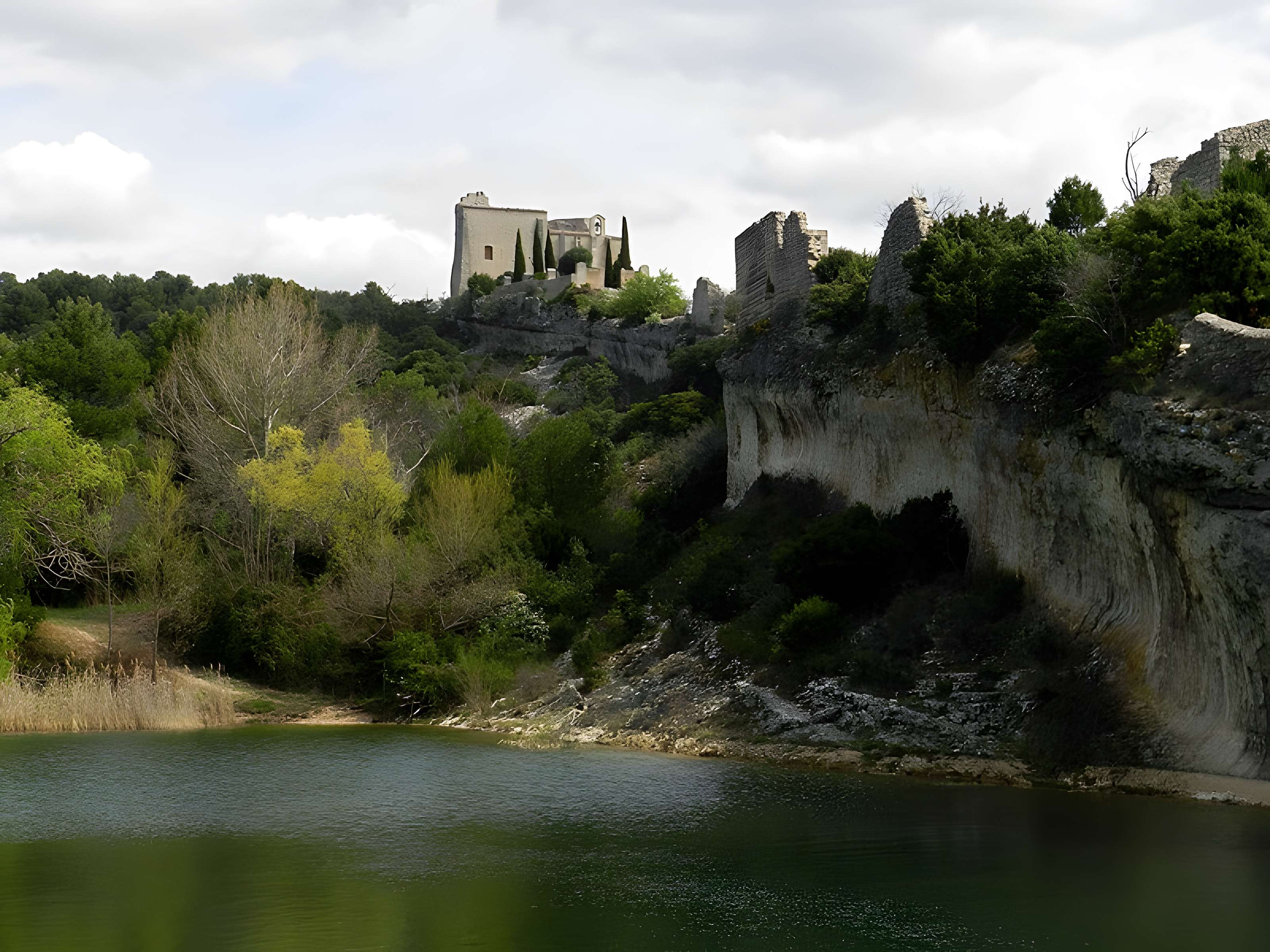 Ruine du Château de Saint-Saturnin-lès-Apt