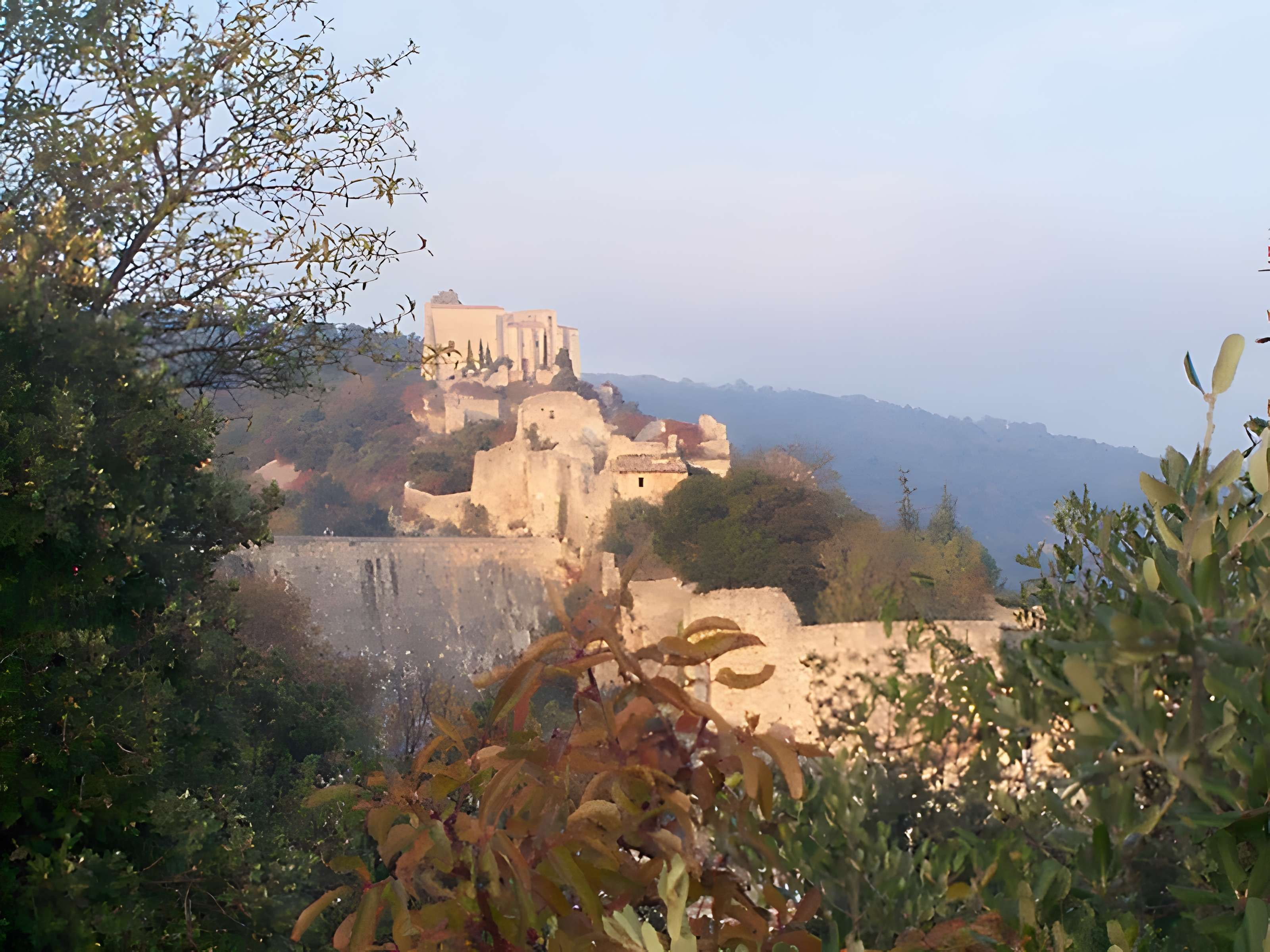 Ruine du Château de Saint-Saturnin-lès-Apt