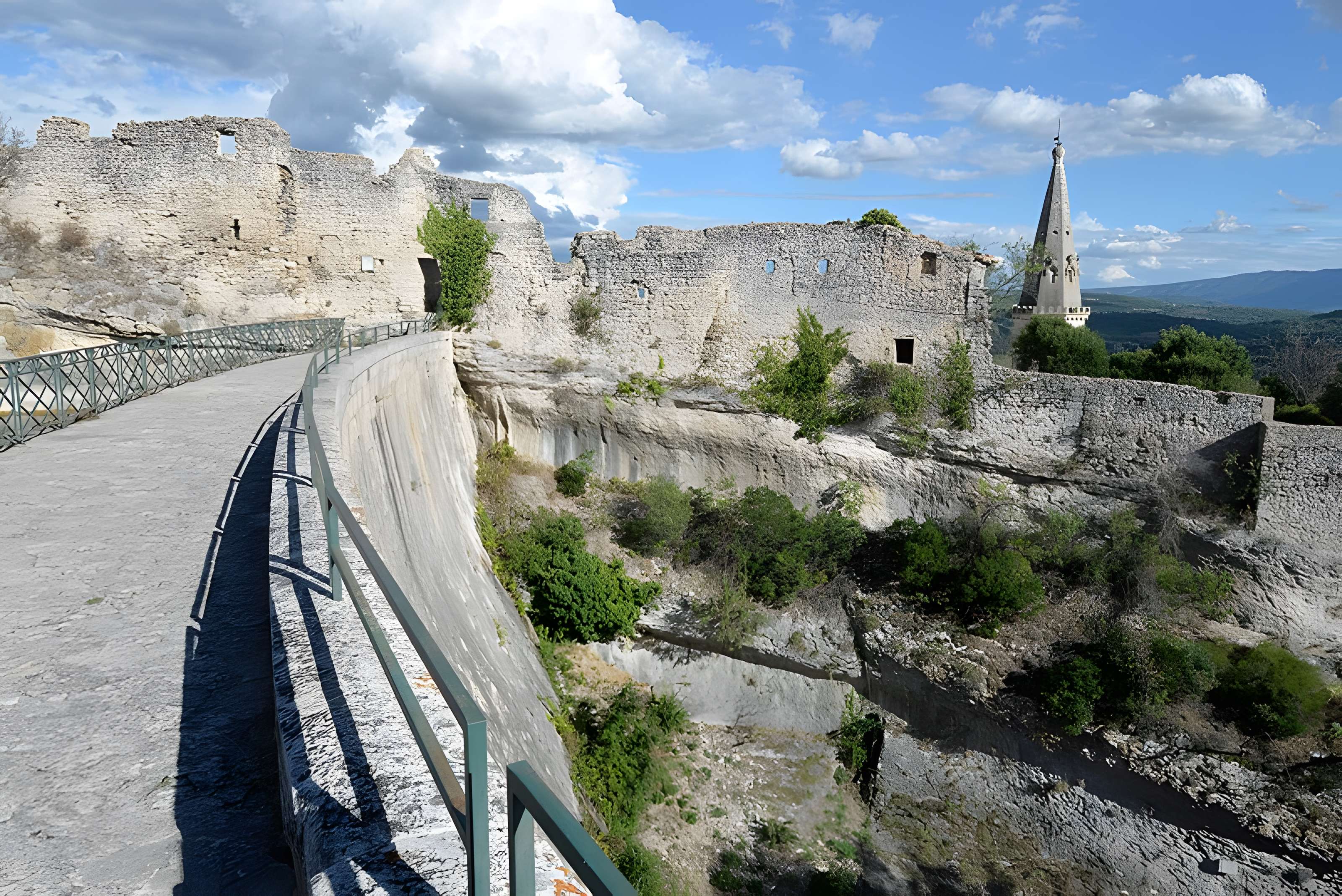Ruine du Château de Saint-Saturnin-lès-Apt