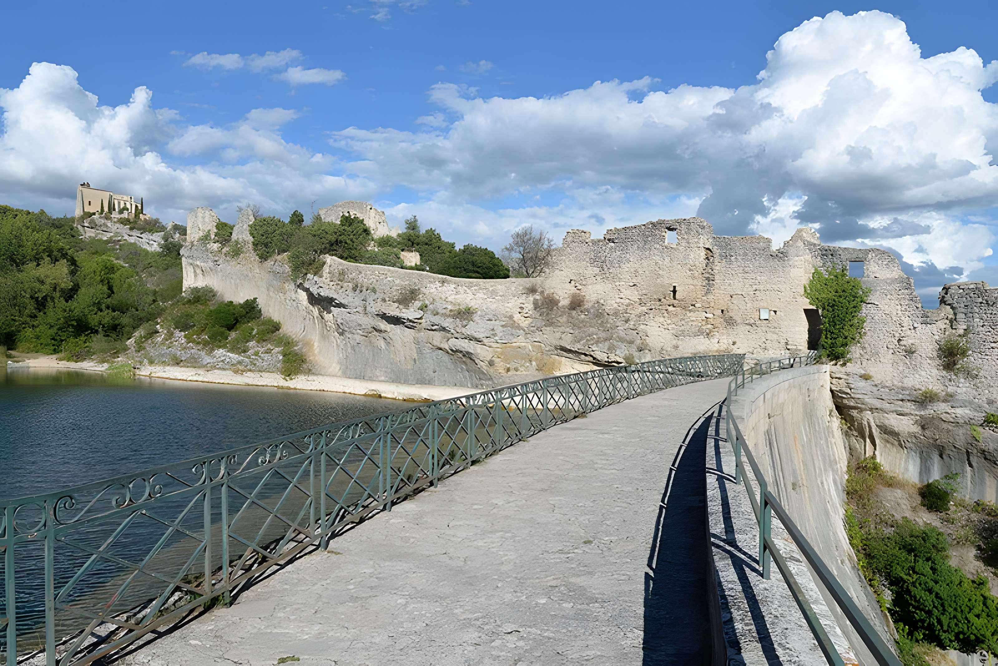 Ruine du Château de Saint-Saturnin-lès-Apt