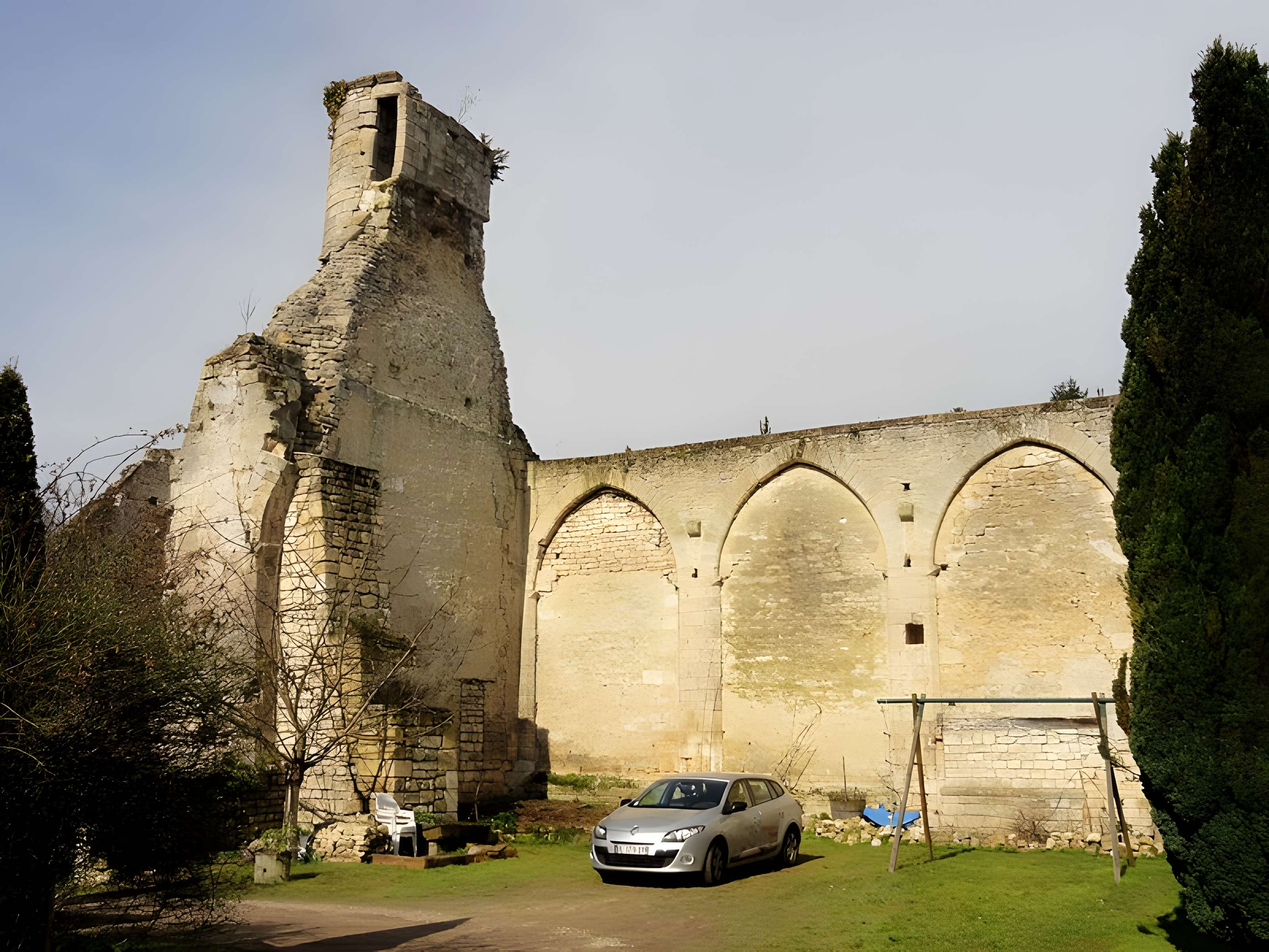 Ruines de la grange aux dîmes de Cires-lès-Mello