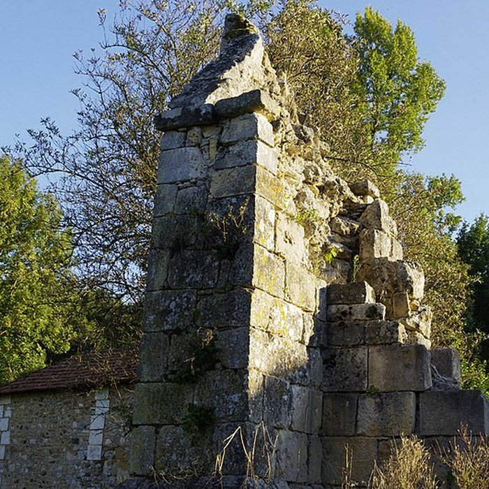 Photo de Ruines de lancienne Chapelle de Fontroubade à Lussas et Nontronneau