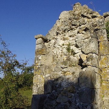 Ruines de lancienne Chapelle de Fontroubade à Lussas et Nontronneau