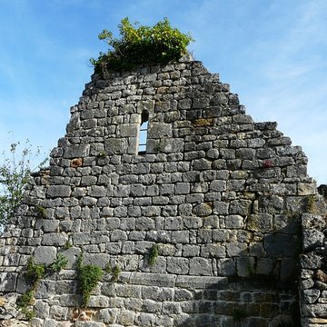 Ruines de lancienne Chapelle de Fontroubade à Lussas et Nontronneau