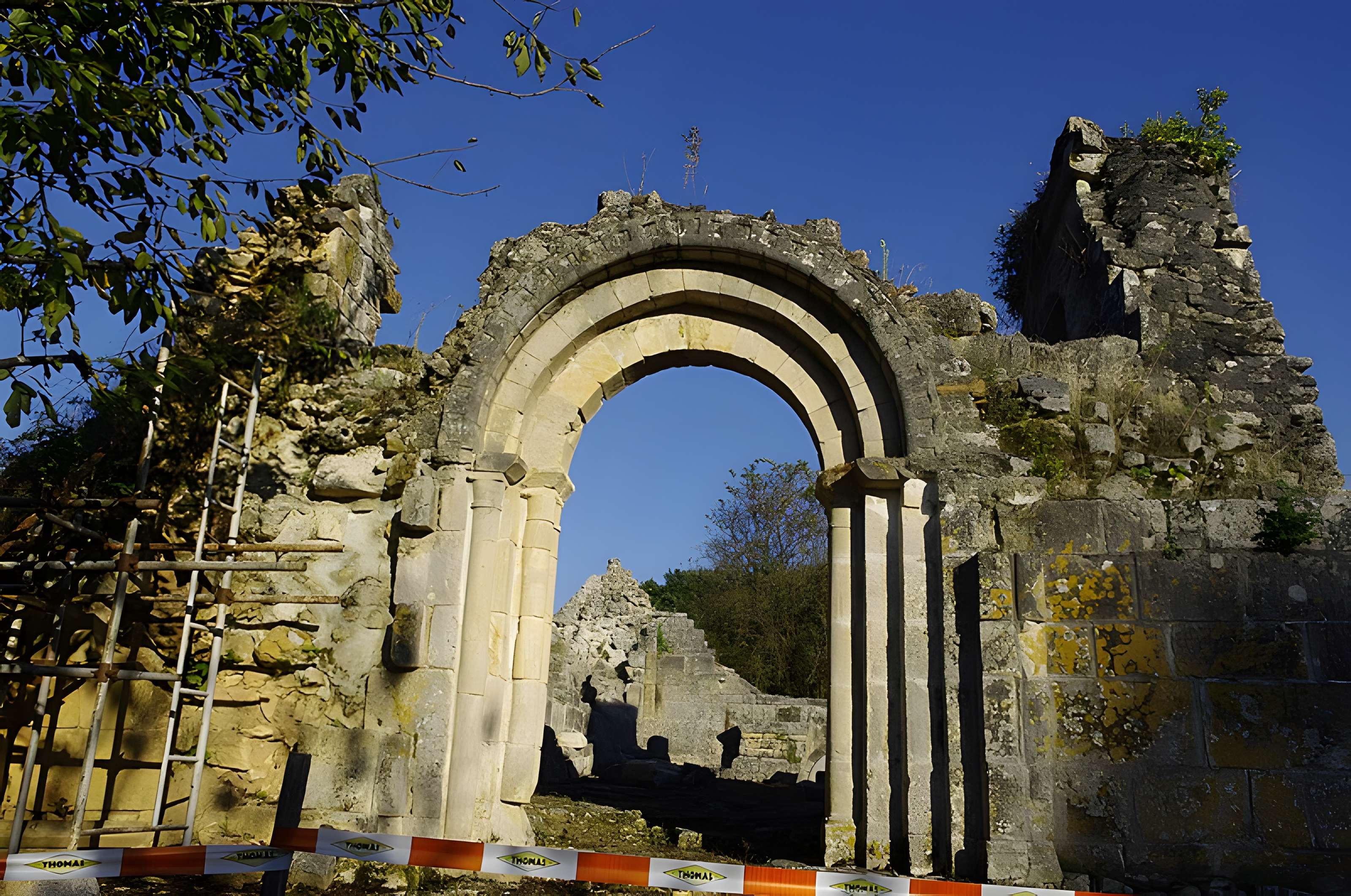 Ruines de l'ancienne Chapelle de Fontroubade à Lussas et Nontronneau