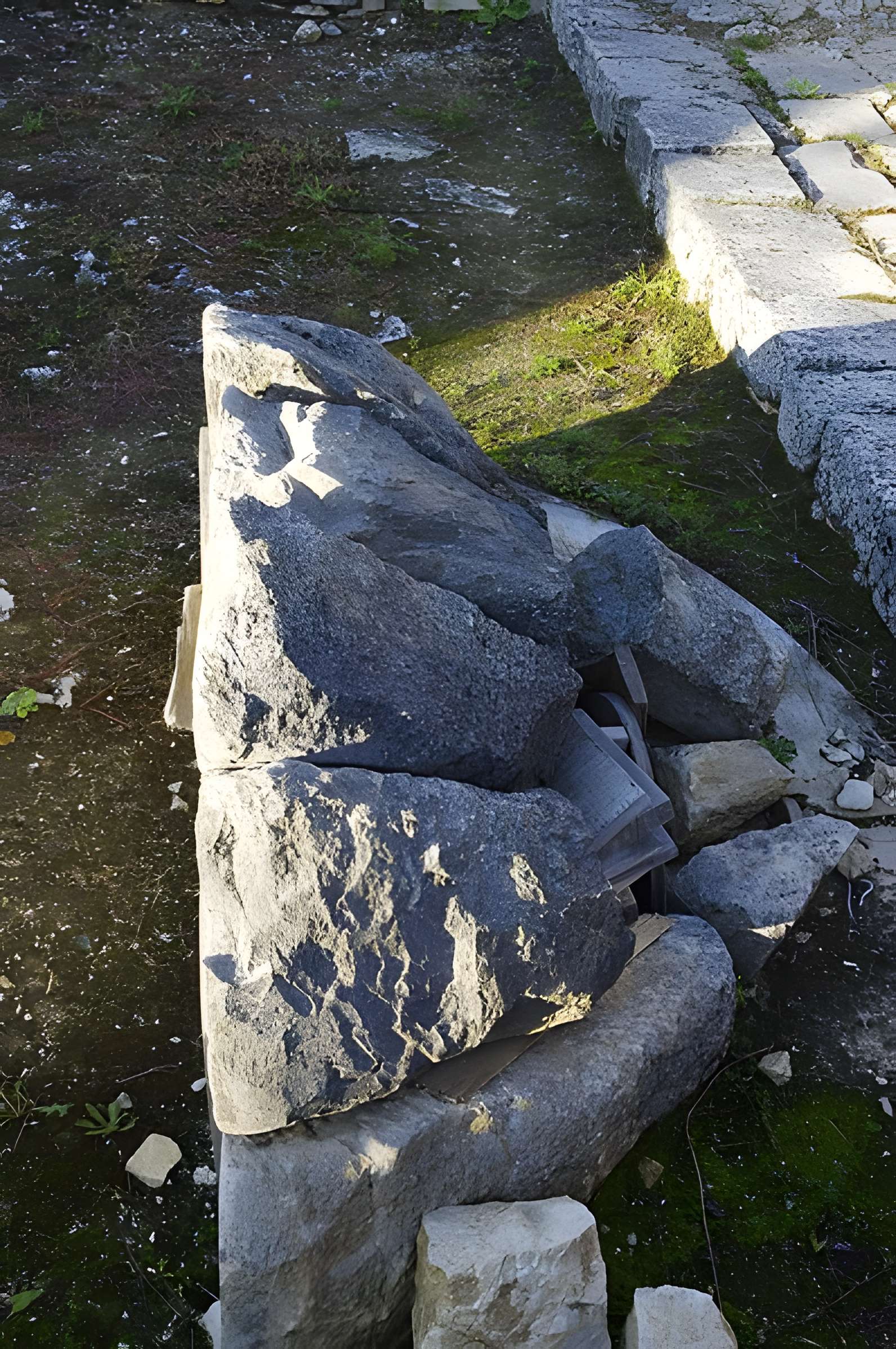 Ruines de l'ancienne Chapelle de Fontroubade à Lussas et Nontronneau