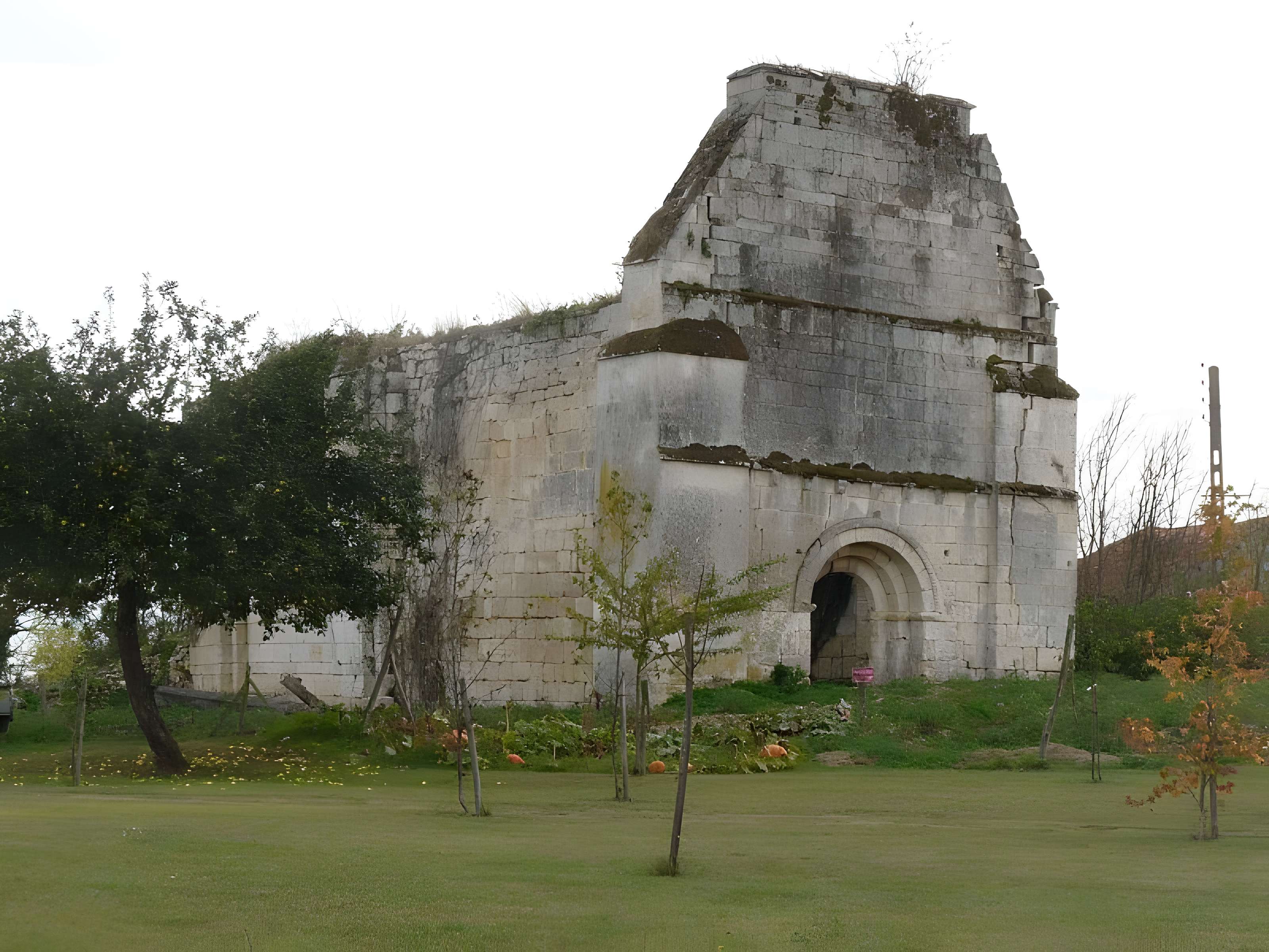 Ruines de l'ancienne Église de Saint-Priest de Mareuil 