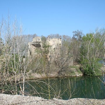 Ruines du moulin sur lHérault à Bessan