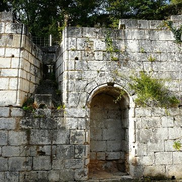 Ruines du prieuré rural de Belaygues