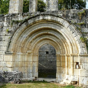 Ruines du prieuré rural de Belaygues