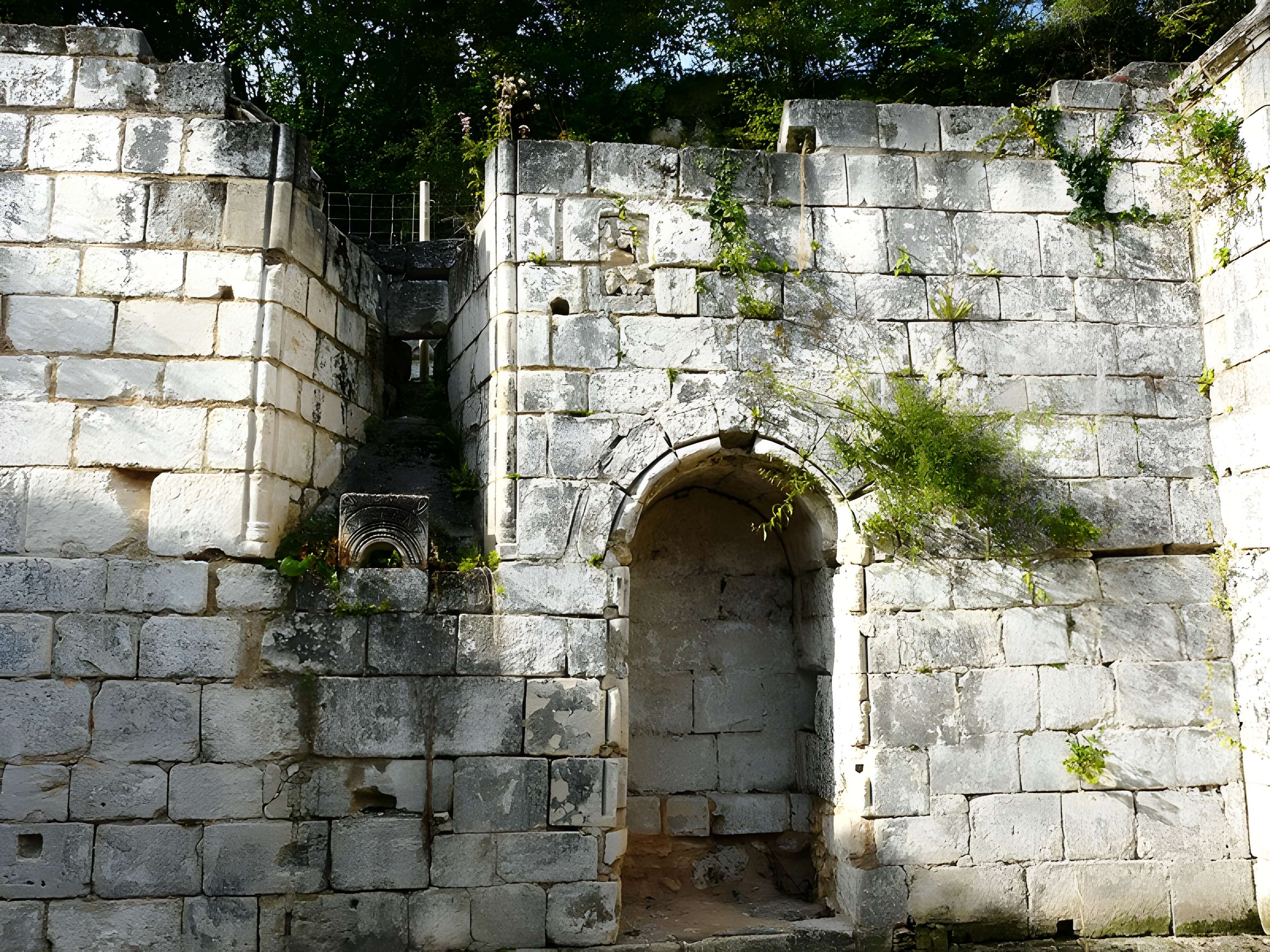 Ruines du prieuré rural de Belaygues