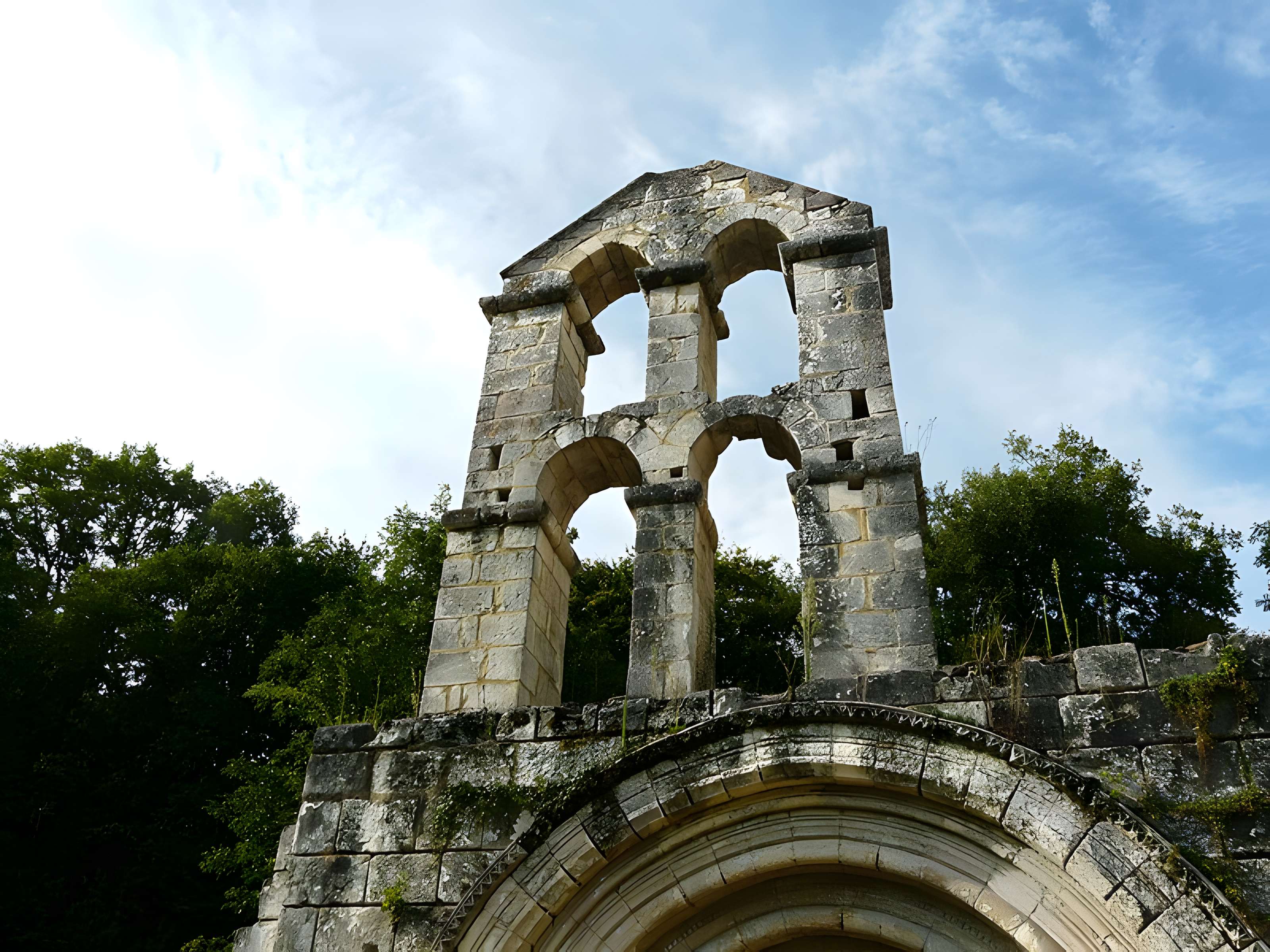 Ruines du prieuré rural de Belaygues