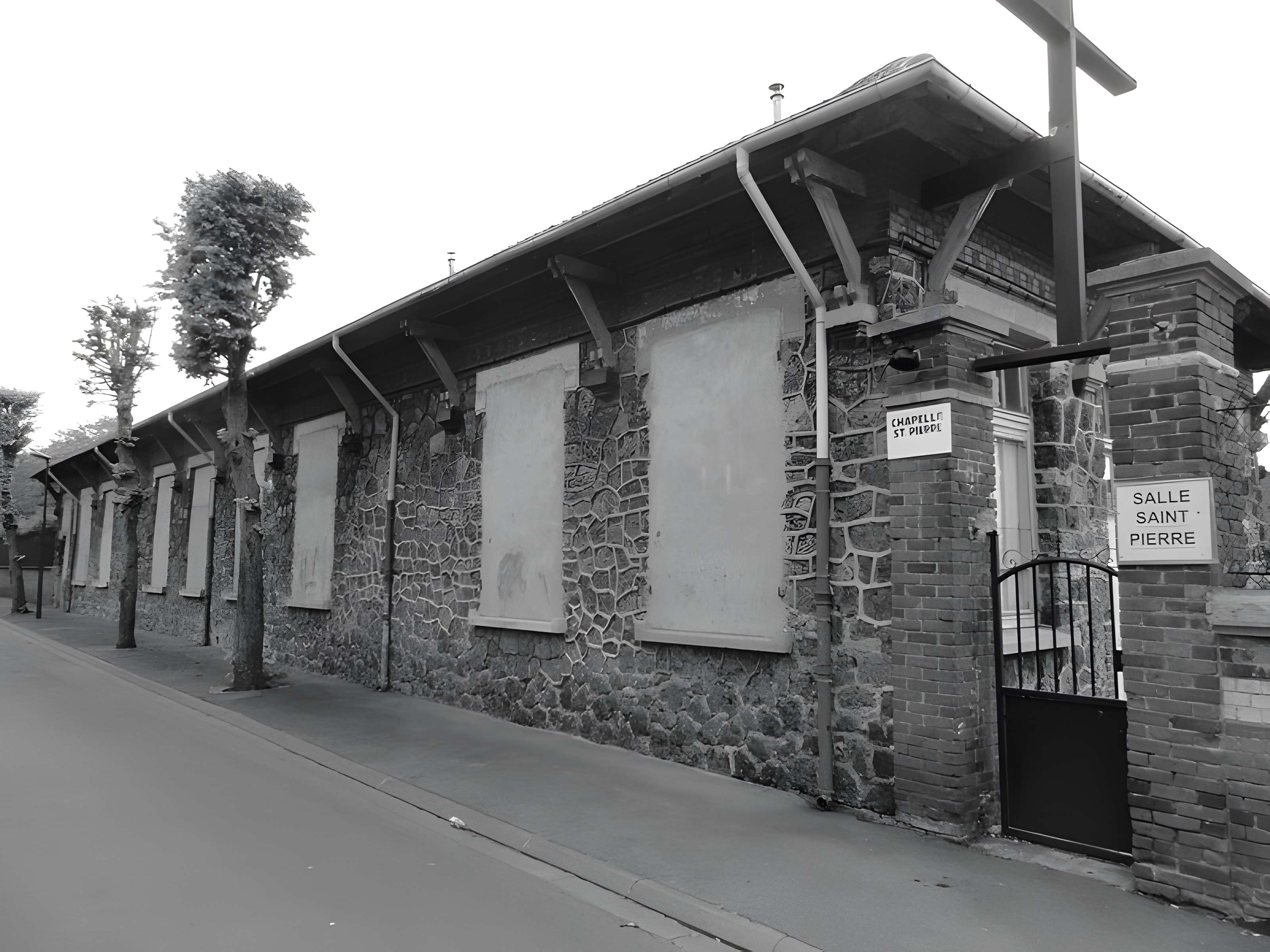 Salle d'oeuvres paroissiales Saint-Pierre de la cité n° 11 des mines de Lens