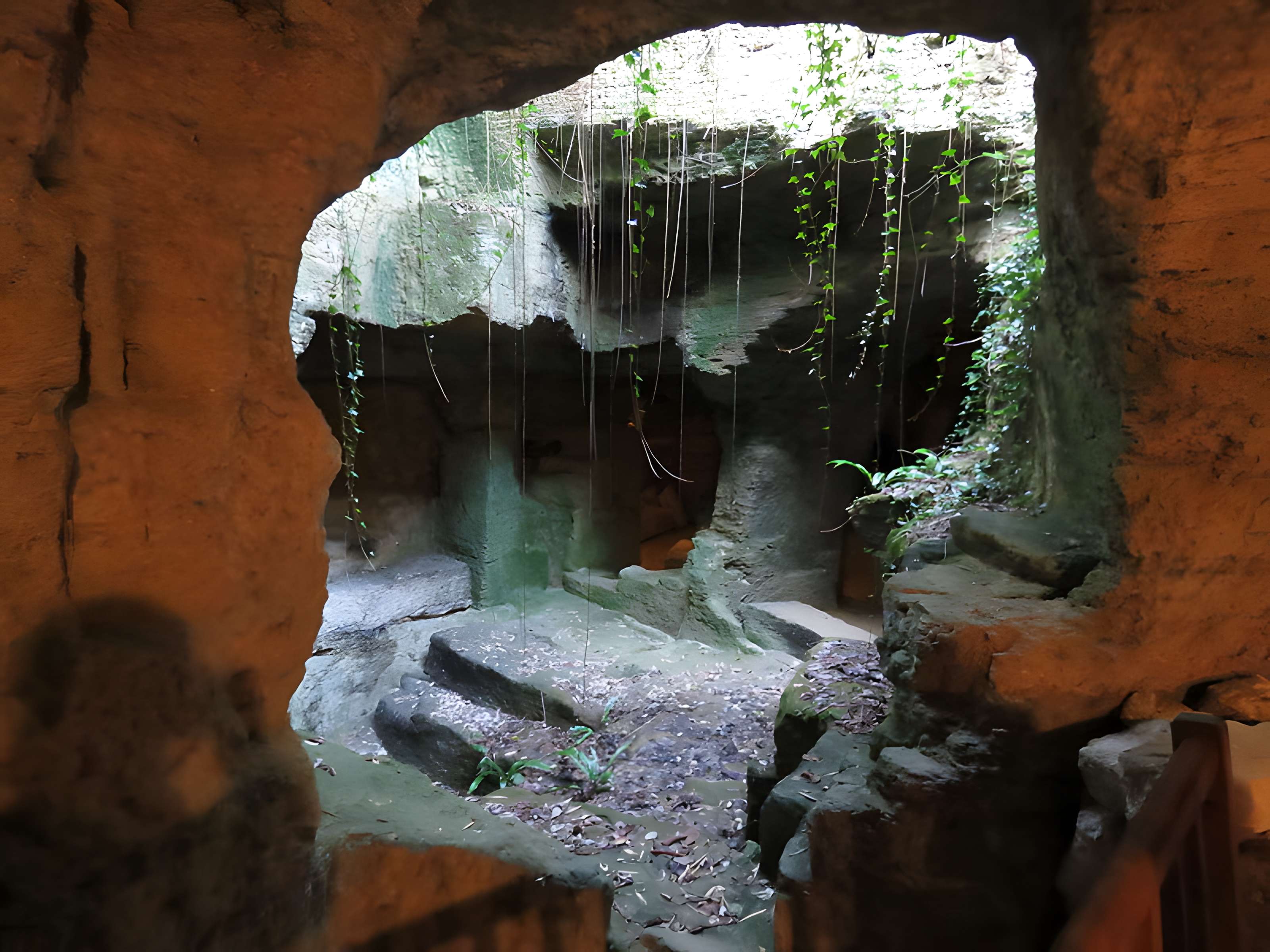 Site de la Seigneurie à Doué-la-Fontaine (Cave aux Sarcophages)