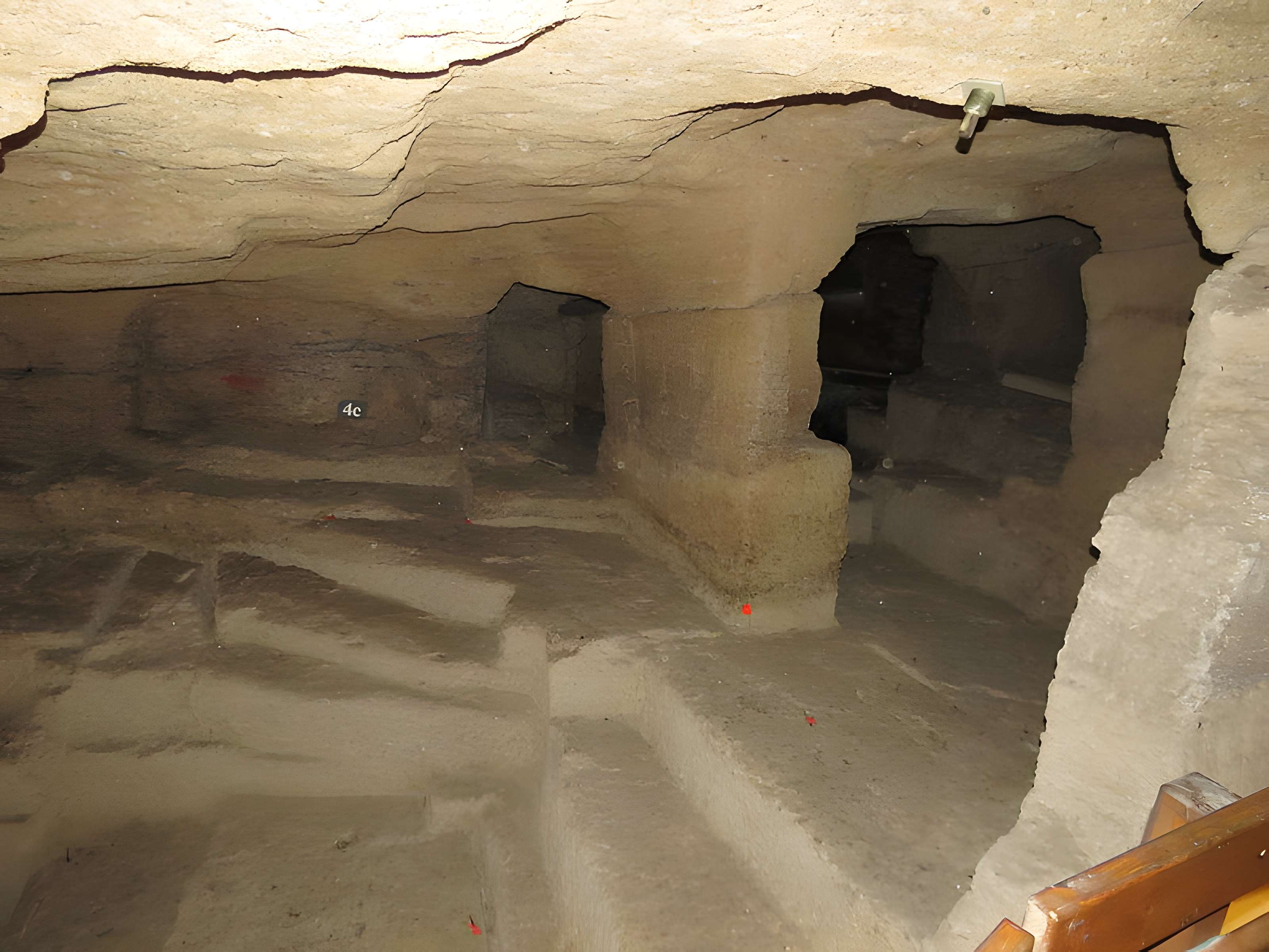 Site de la Seigneurie à Doué-la-Fontaine (Cave aux Sarcophages)