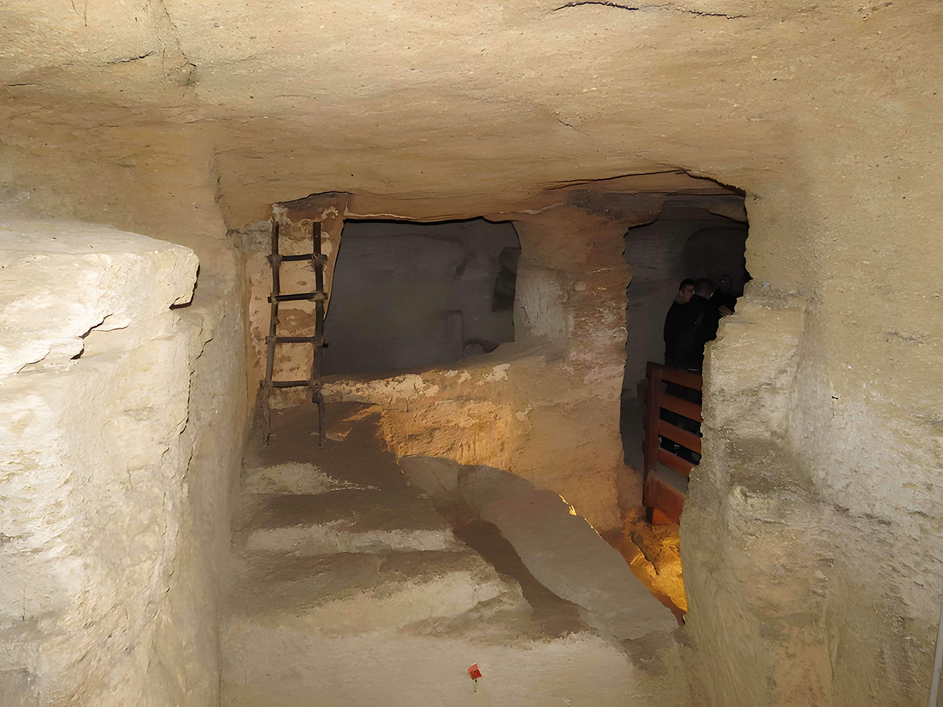 Site de la Seigneurie à Doué-la-Fontaine (Cave aux Sarcophages)