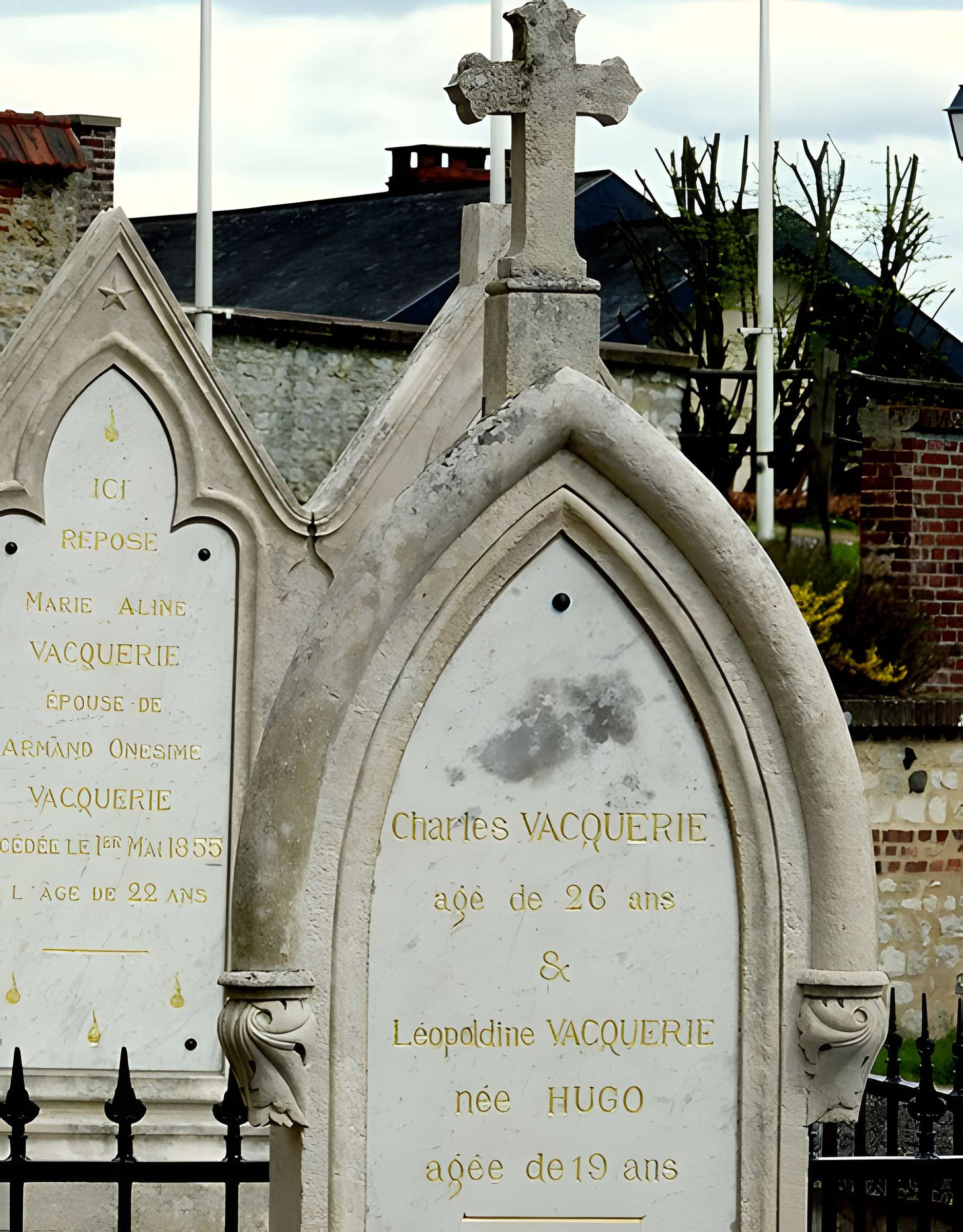 Sépultures de la famille Vacquerie - Hugo situées dans le cimetière
