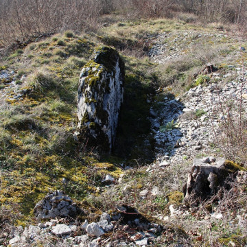 Site archéologique du dolmen de Surgès à Lavercantière : face