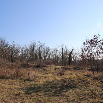 Site archéologique du dolmen de Surgès à Lavercantière : tumulus