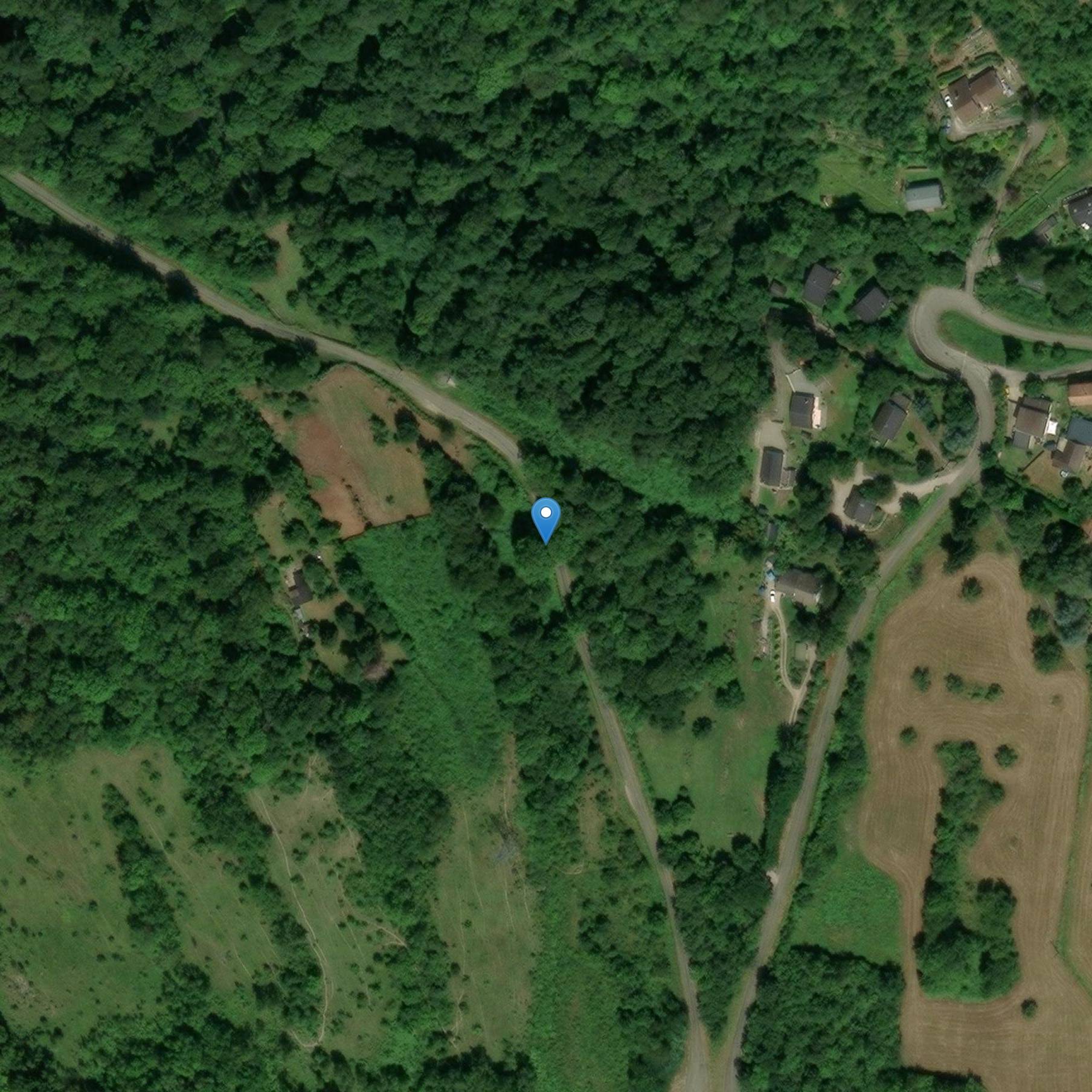 Photo de GénatのLa Plagneのドルメンとtumulusの考古学的サイト