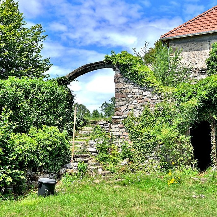 Photo de Site archéologique du Saint-Mont également sur commune de Saint-Etienne-lès-Remiremont