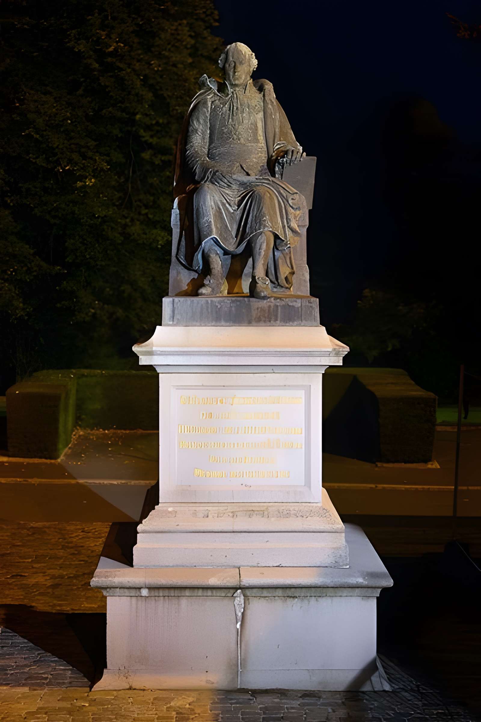 Statue de Charles-François Lebrun à Coutances 