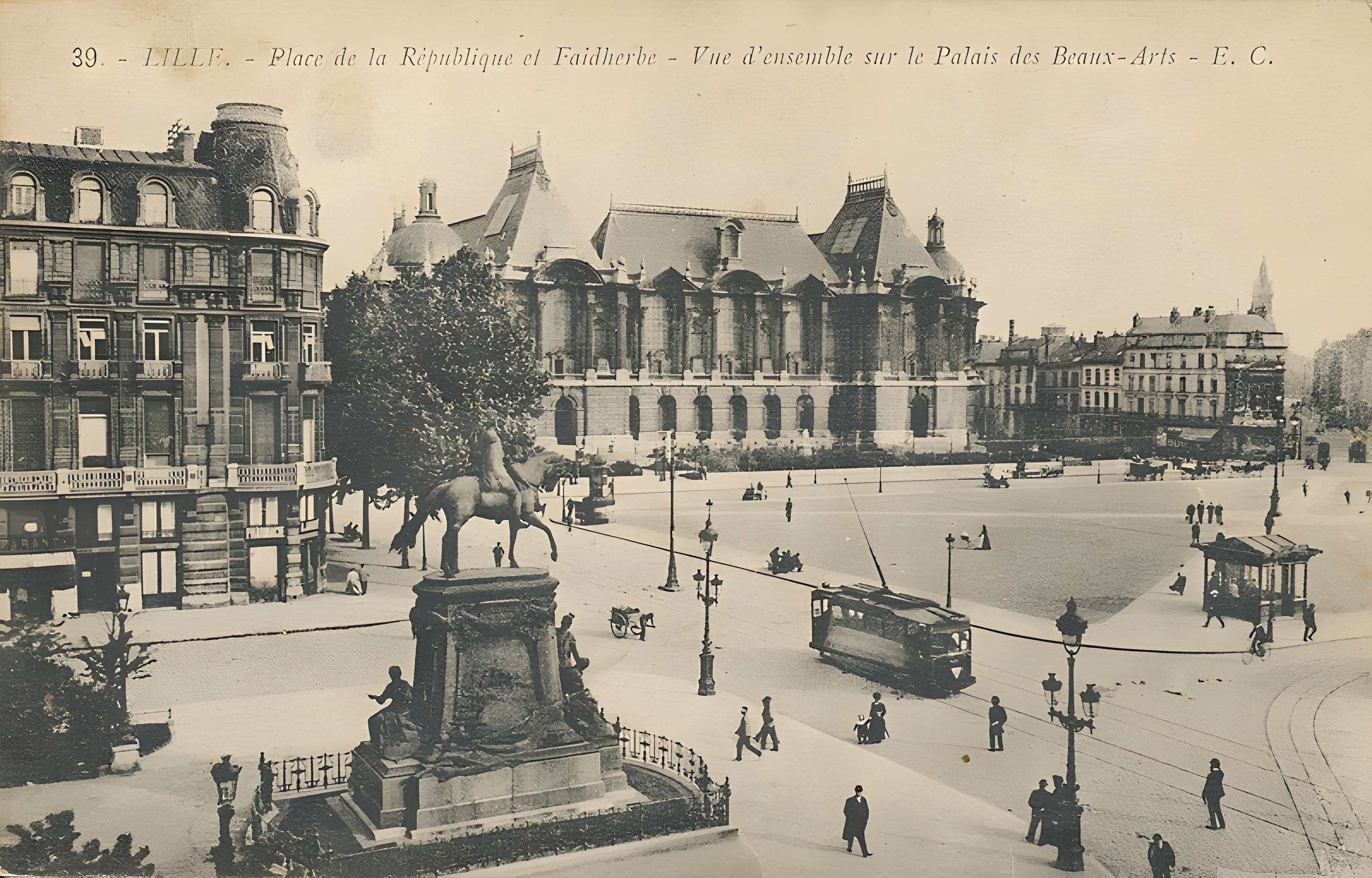 Statue de Faidherbe à Lille