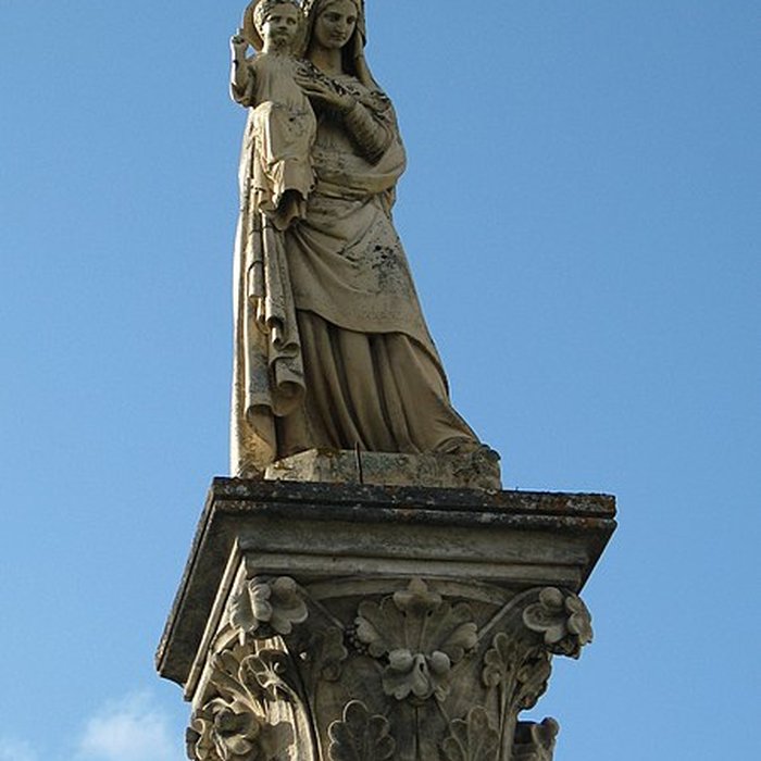 Photo de Statue de la Vierge de Saint-Germain-dEsteuil