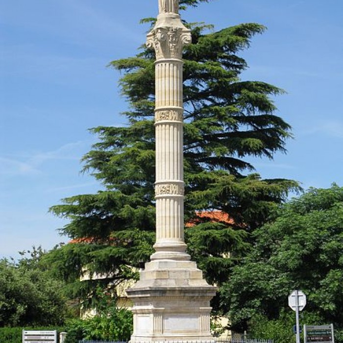 Photo de Statue de la Vierge de Saint-Germain-dEsteuil