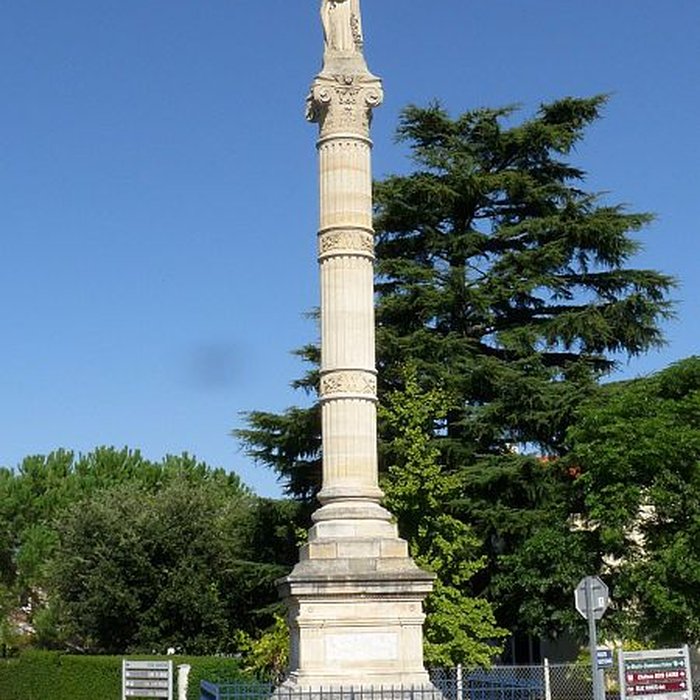 Photo de Statue de la Vierge de Saint-Germain-dEsteuil