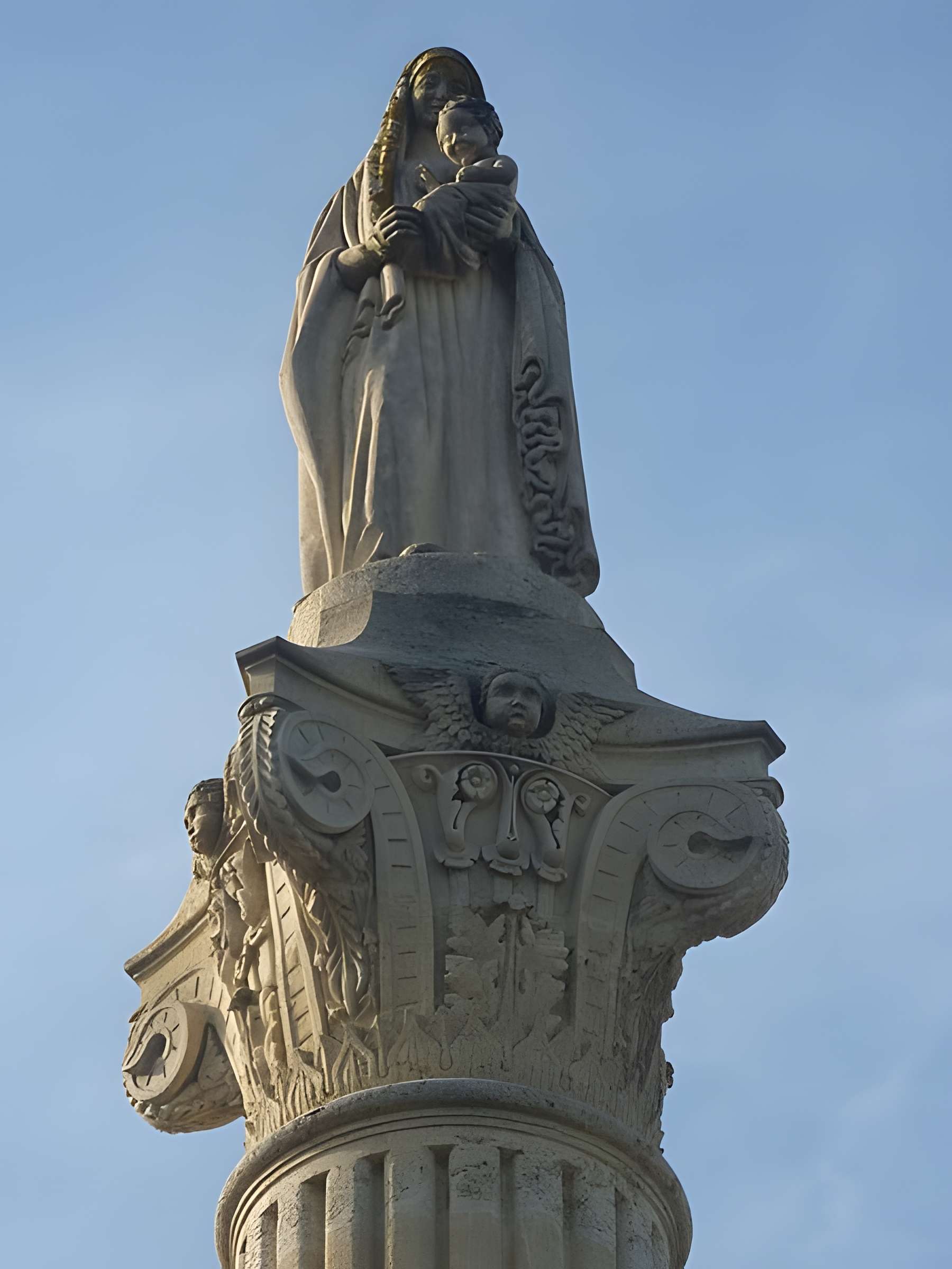 Statue de la Vierge de Saint-Germain-d'Esteuil