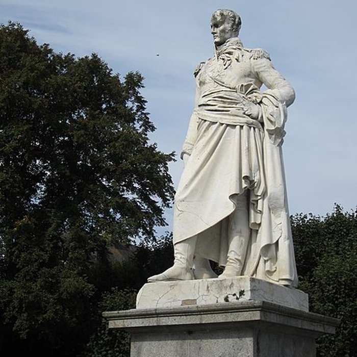 Photo de Statue de Valhubert à Avranches