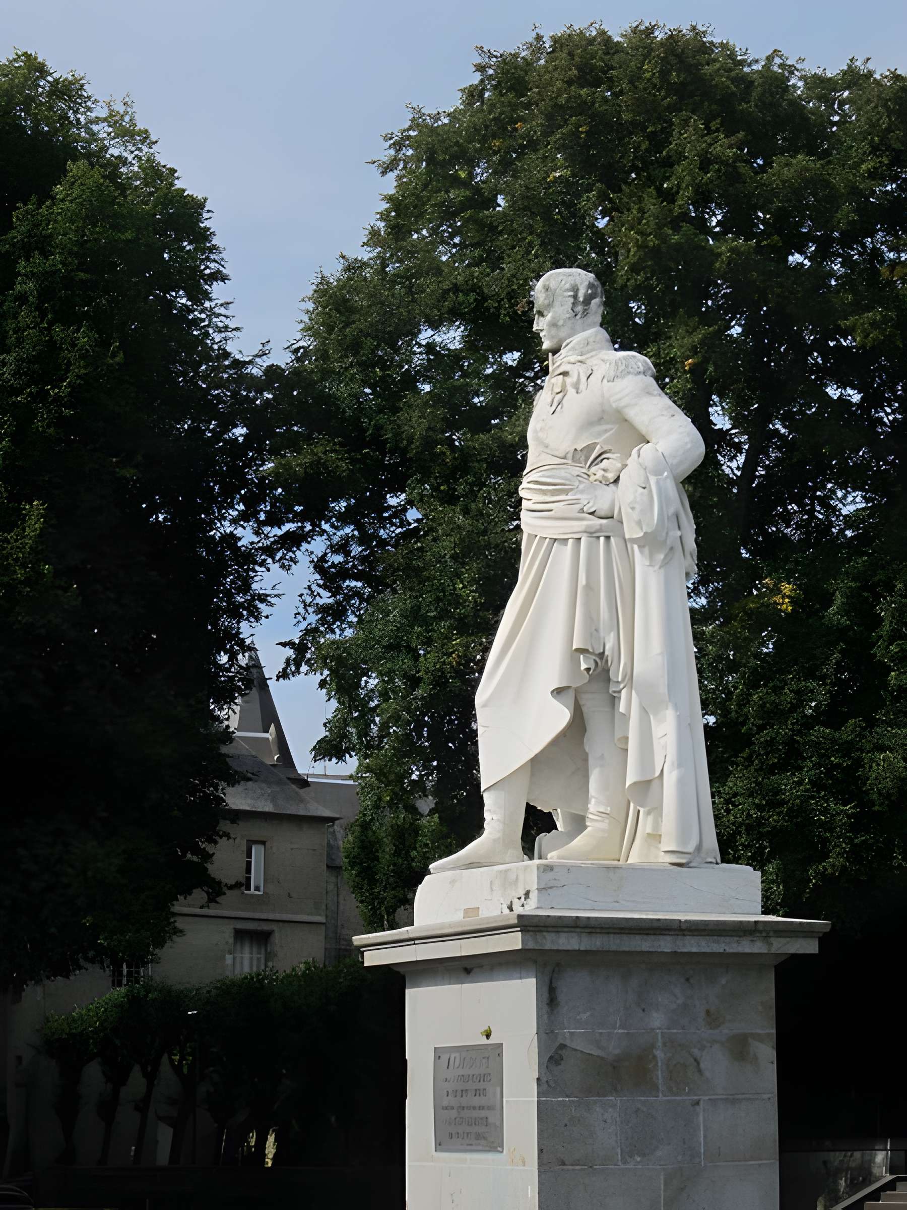 Statue de Valhubert à Avranches