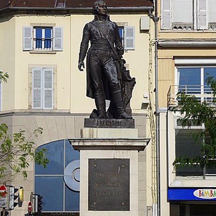 Photo de Statue du général Lecourbe à Lons-le-Saunier