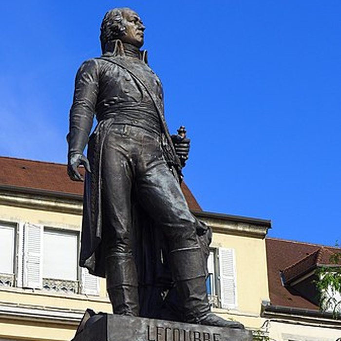 Photo de Statue du général Lecourbe à Lons-le-Saunier