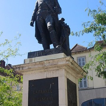 Statue du général Lecourbe à Lons-le-Saunier