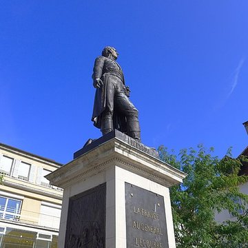 Statue du général Lecourbe à Lons-le-Saunier