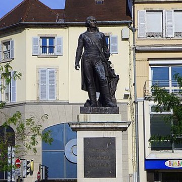 Statue du général Lecourbe à Lons-le-Saunier