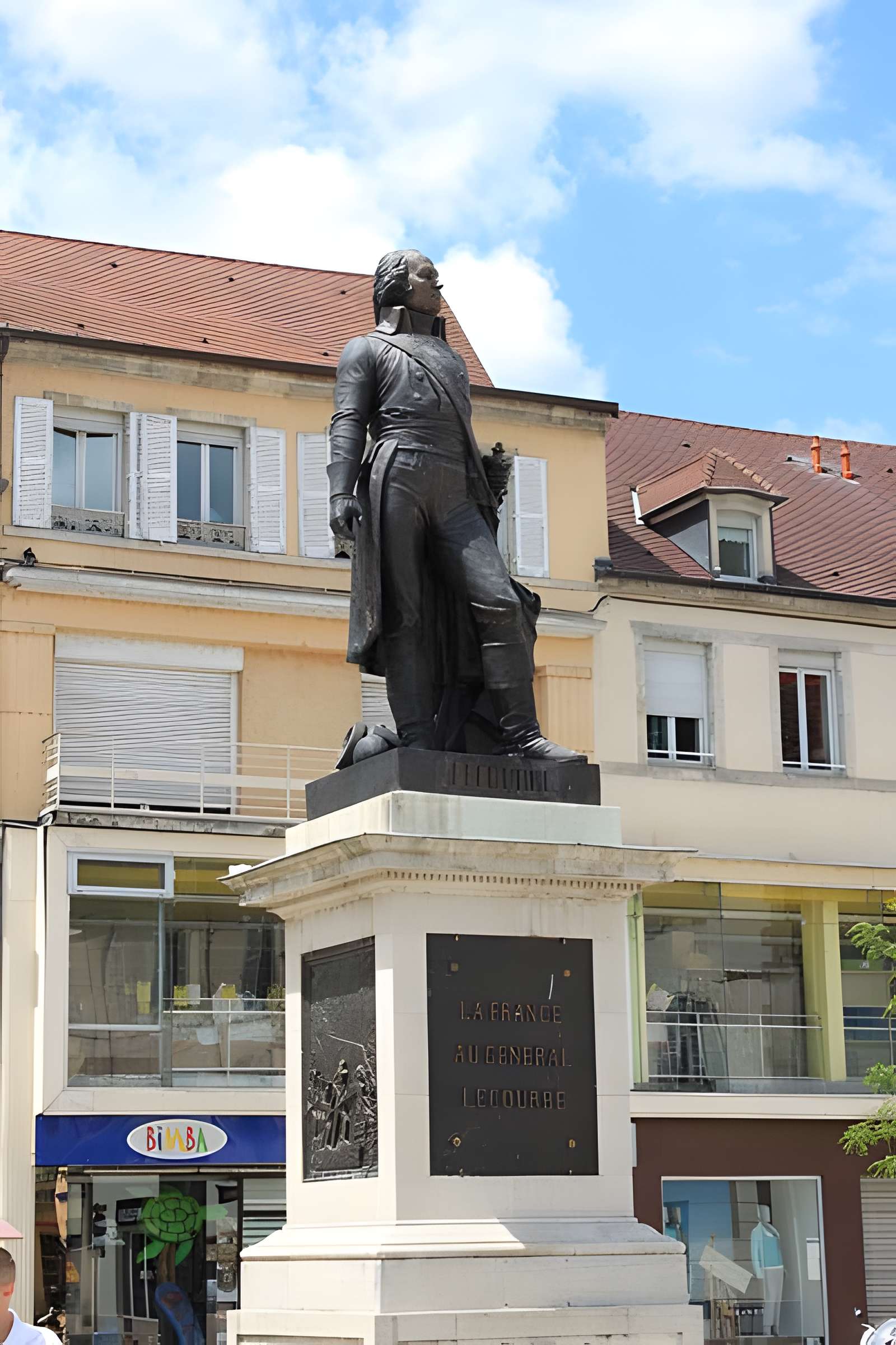 Statue du général Lecourbe à Lons-le-Saunier 