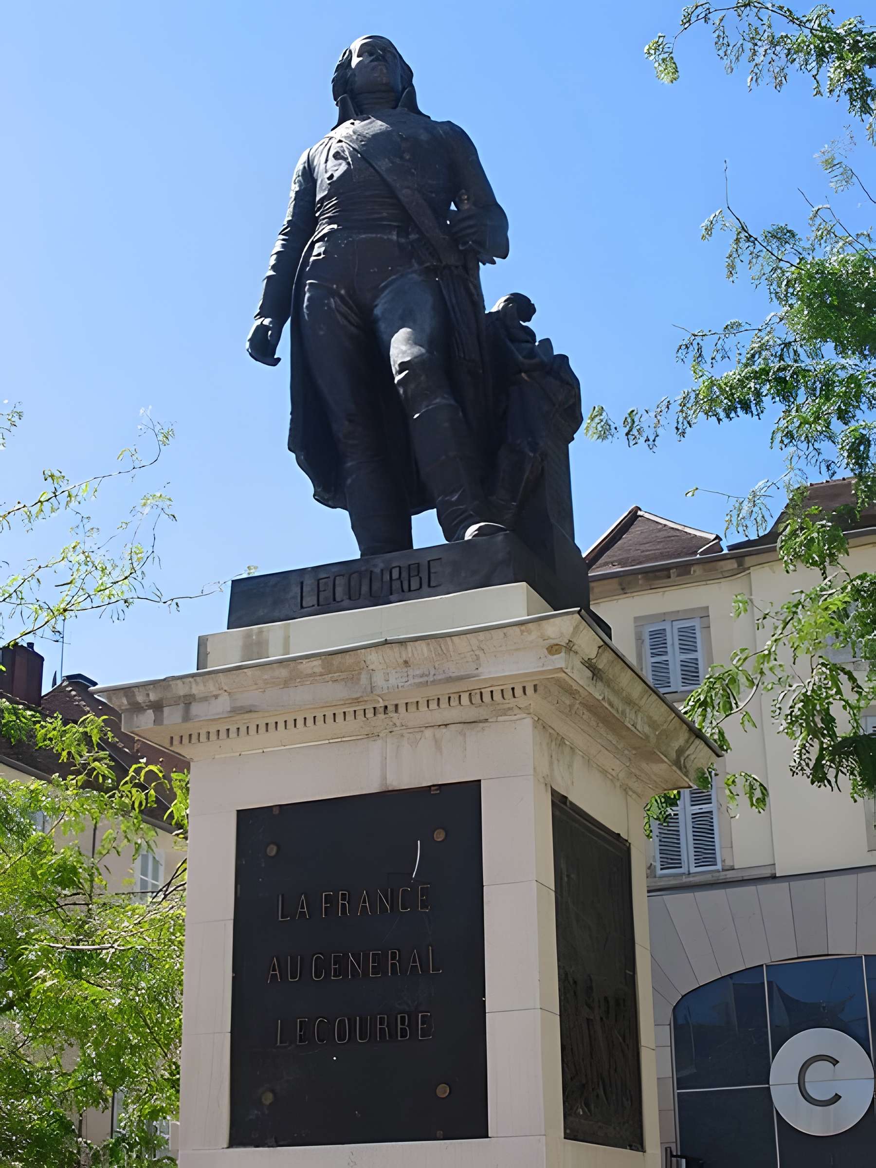 Statue du général Lecourbe à Lons-le-Saunier