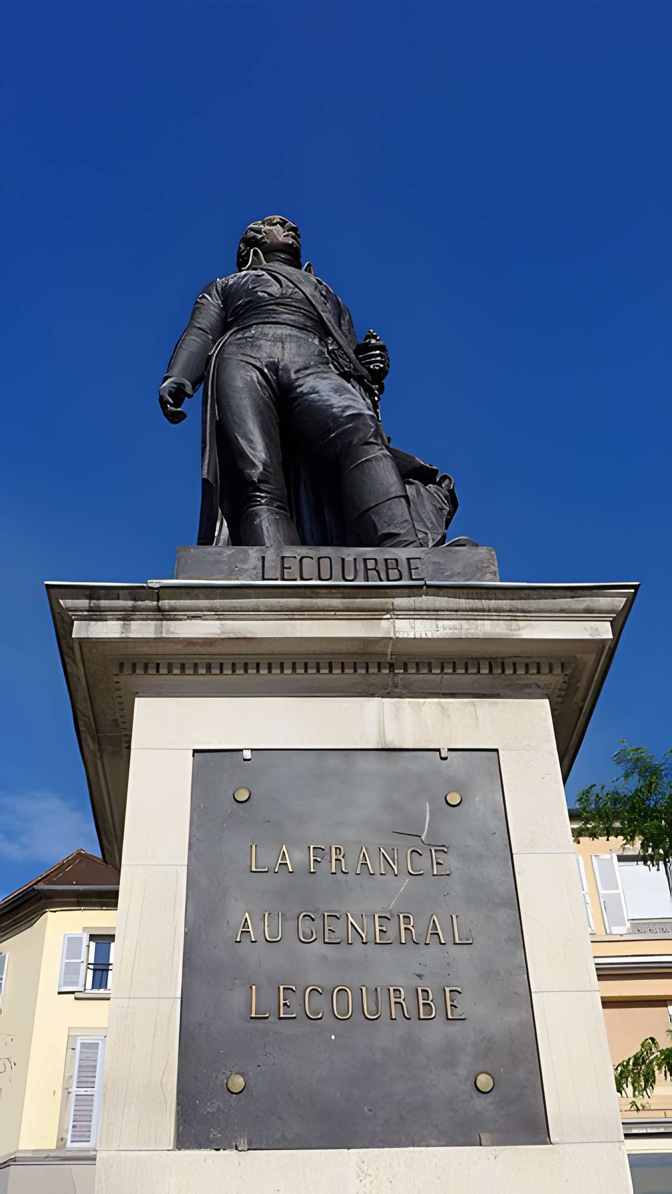 Statue du général Lecourbe à Lons-le-Saunier