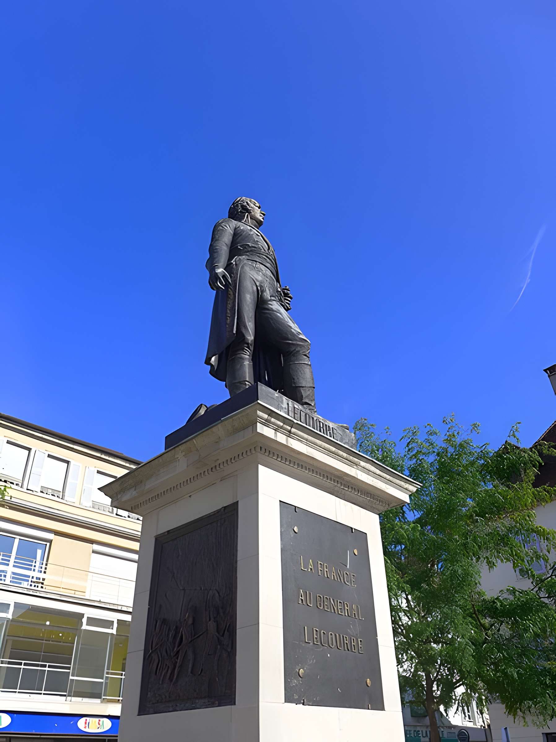 Statue du général Lecourbe à Lons-le-Saunier