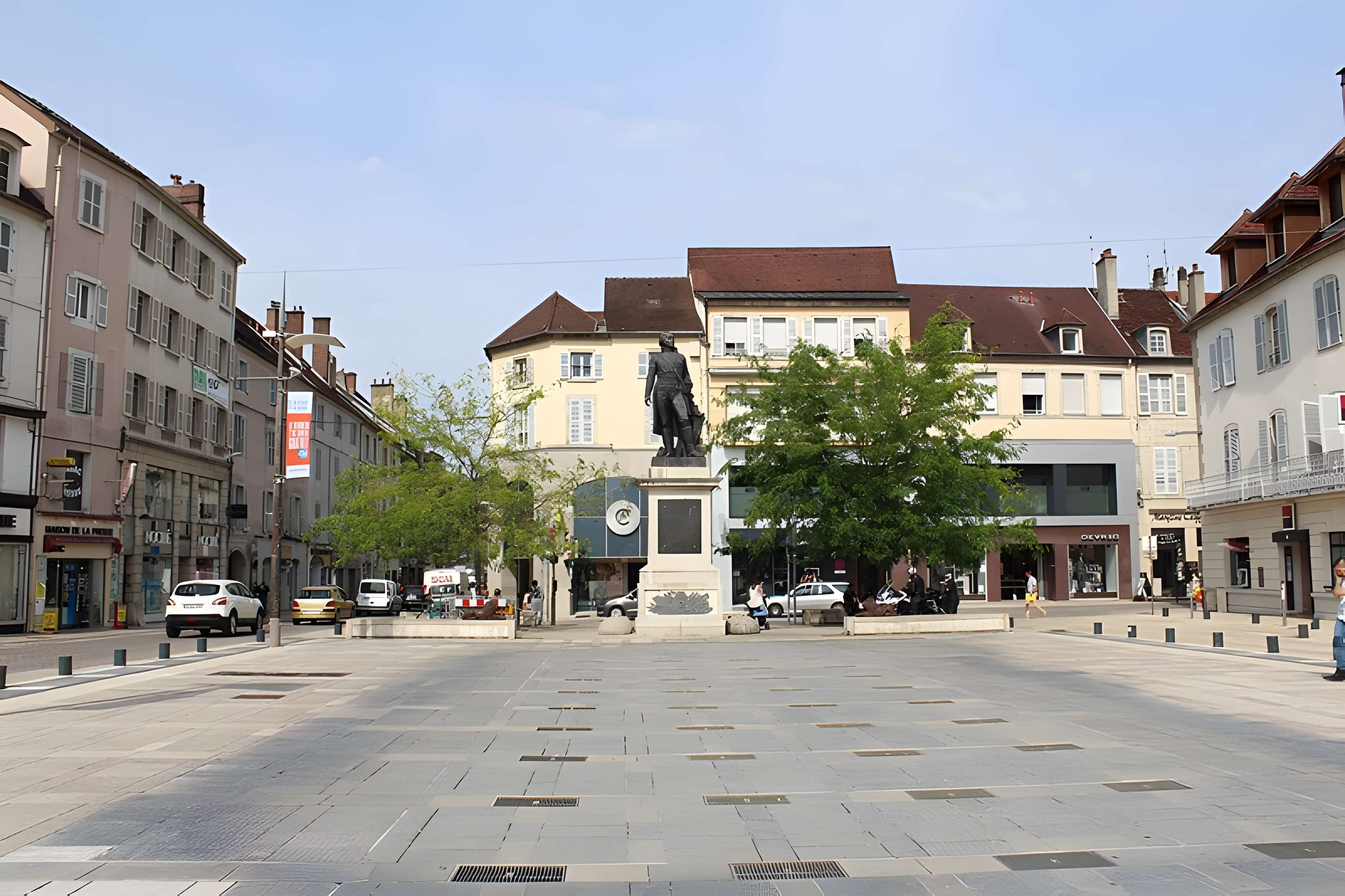 Statue du général Lecourbe à Lons-le-Saunier