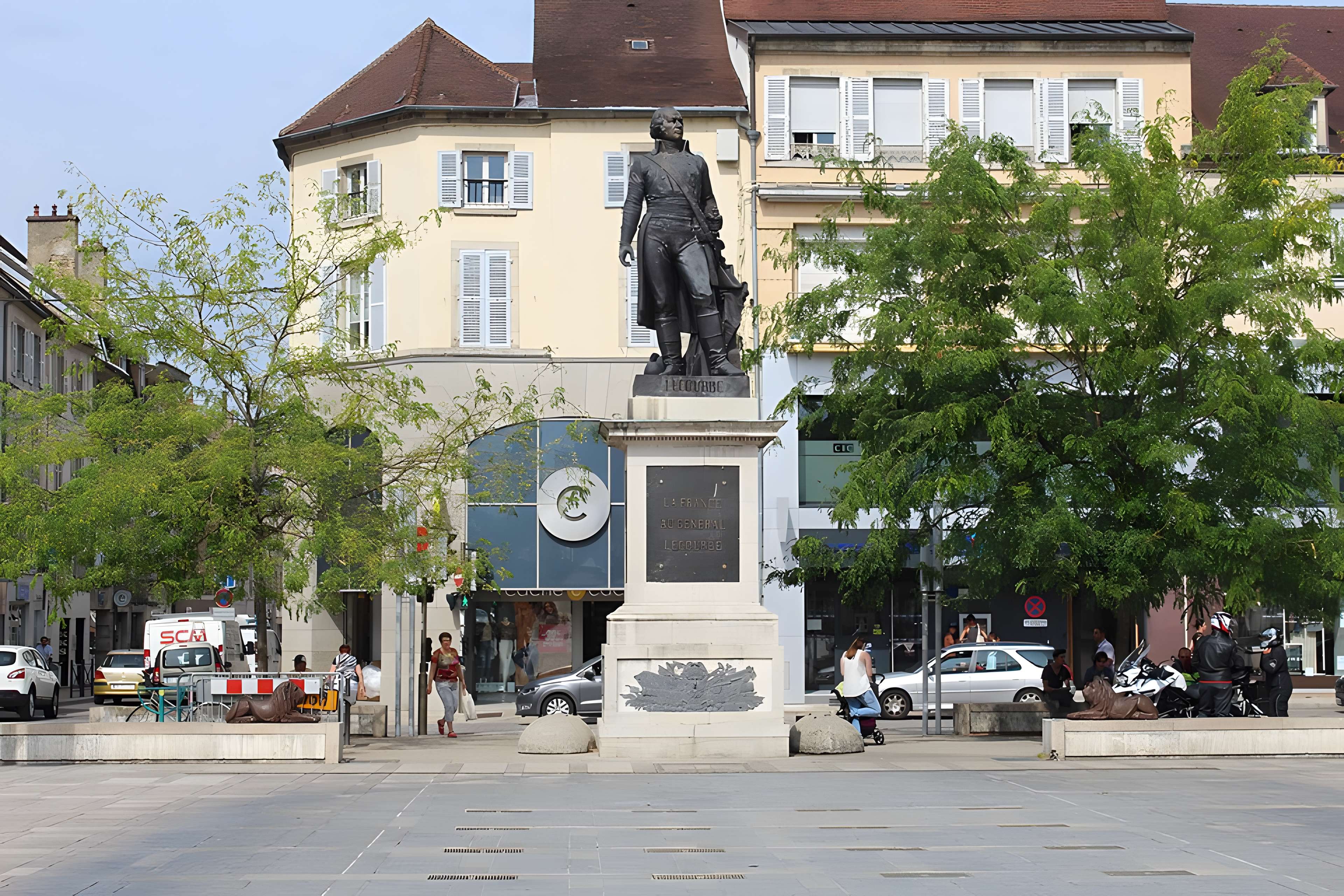 Statue du général Lecourbe à Lons-le-Saunier