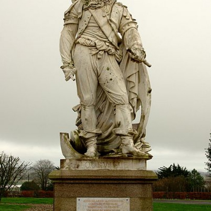 Photo de Statue du maréchal de Tourville à Tourville-sur-Sienne
