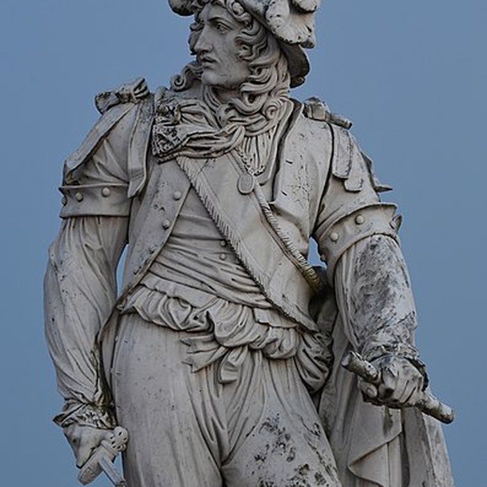 Photo de Statue du maréchal de Tourville à Tourville-sur-Sienne