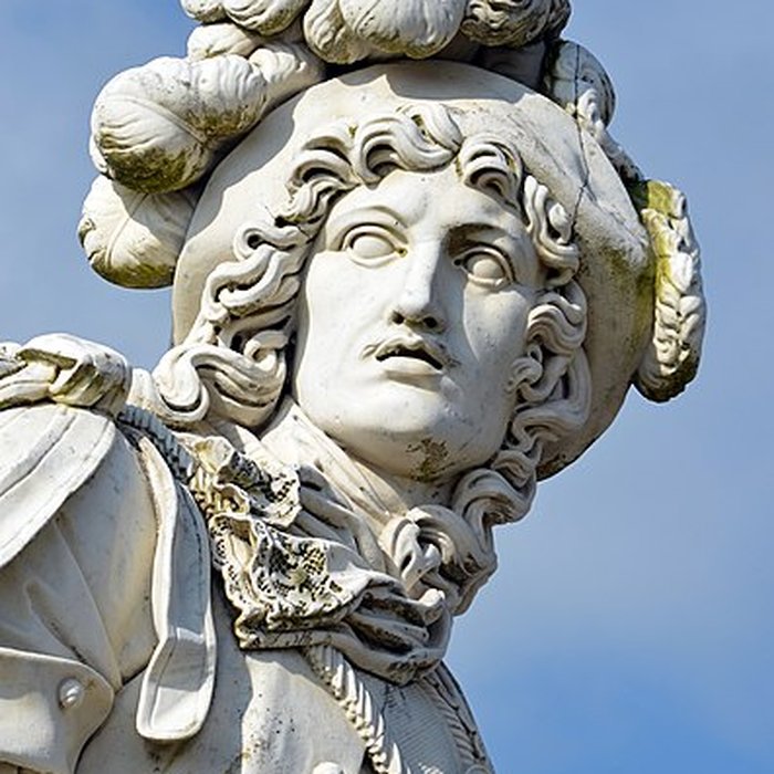 Photo de Statue du maréchal de Tourville à Tourville-sur-Sienne