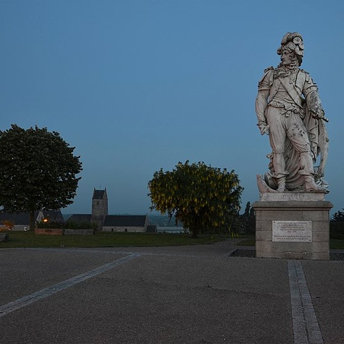 Photo de Statue du maréchal de Tourville à Tourville-sur-Sienne